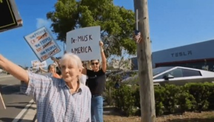 卖车卖股票！#Tesla Takedown#全球抗议爆发，FBI组建特别工作组