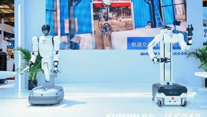 中科新松双人形机器人上市，瞄准工业柔性协作痛点